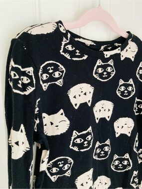 Black Long Sleeve Graphic T-Shirt with Cat Print | M (8)